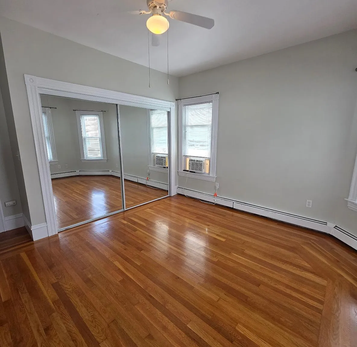 2 bed, 1000 sqft, $1,300 — Photo 1