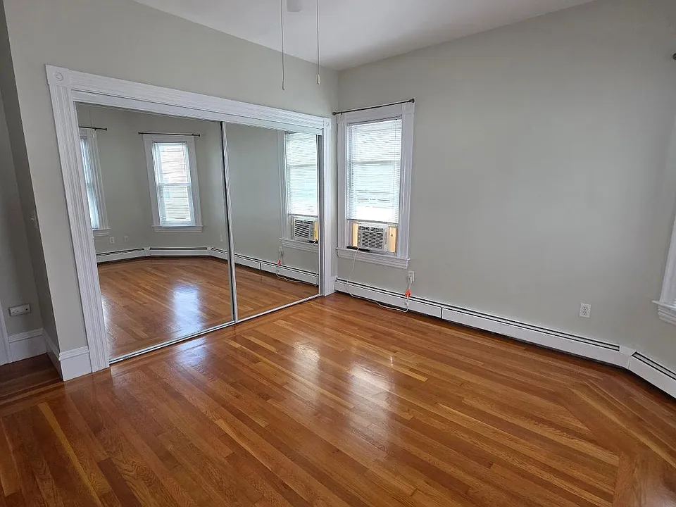 60 Albion St #2