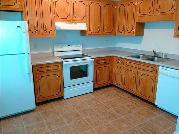 2nd image of 1620 Baltimore Dr APT D