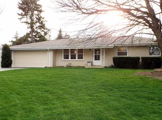 W226N279 Takoma Dr, Waukesha, WI 53186
