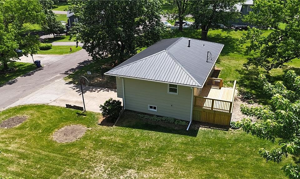 1st image of 150 E Circle Dr