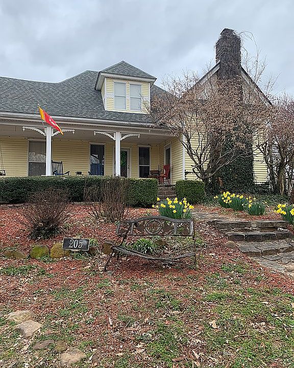 2nd image of 205 Alma Ave