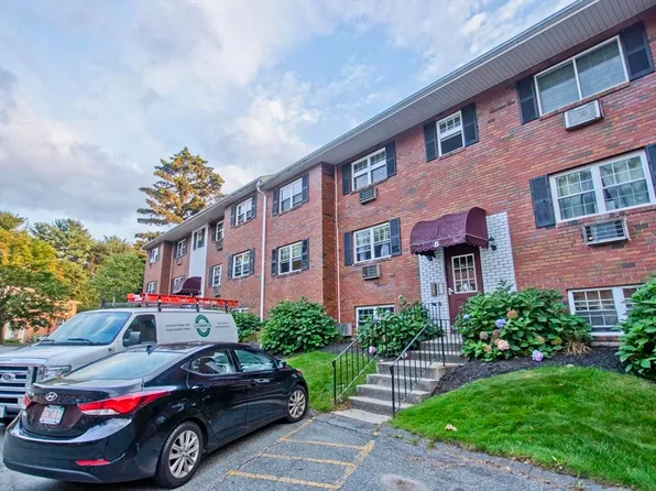 8 Maple Crest Cir APT A, Holyoke, MA 01040