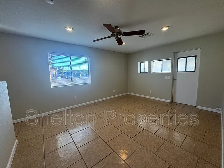 2910 N 193rd Ave — Photo 9