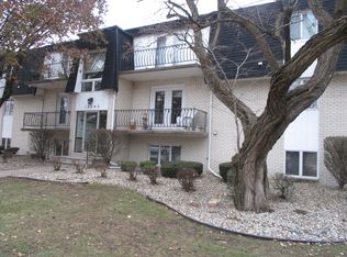 18245 Burnham Ave APT 8, Lansing, IL