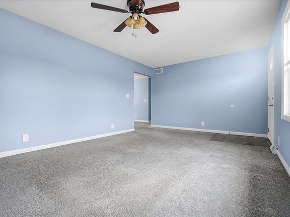 4th image of 15 Brookwood Dr