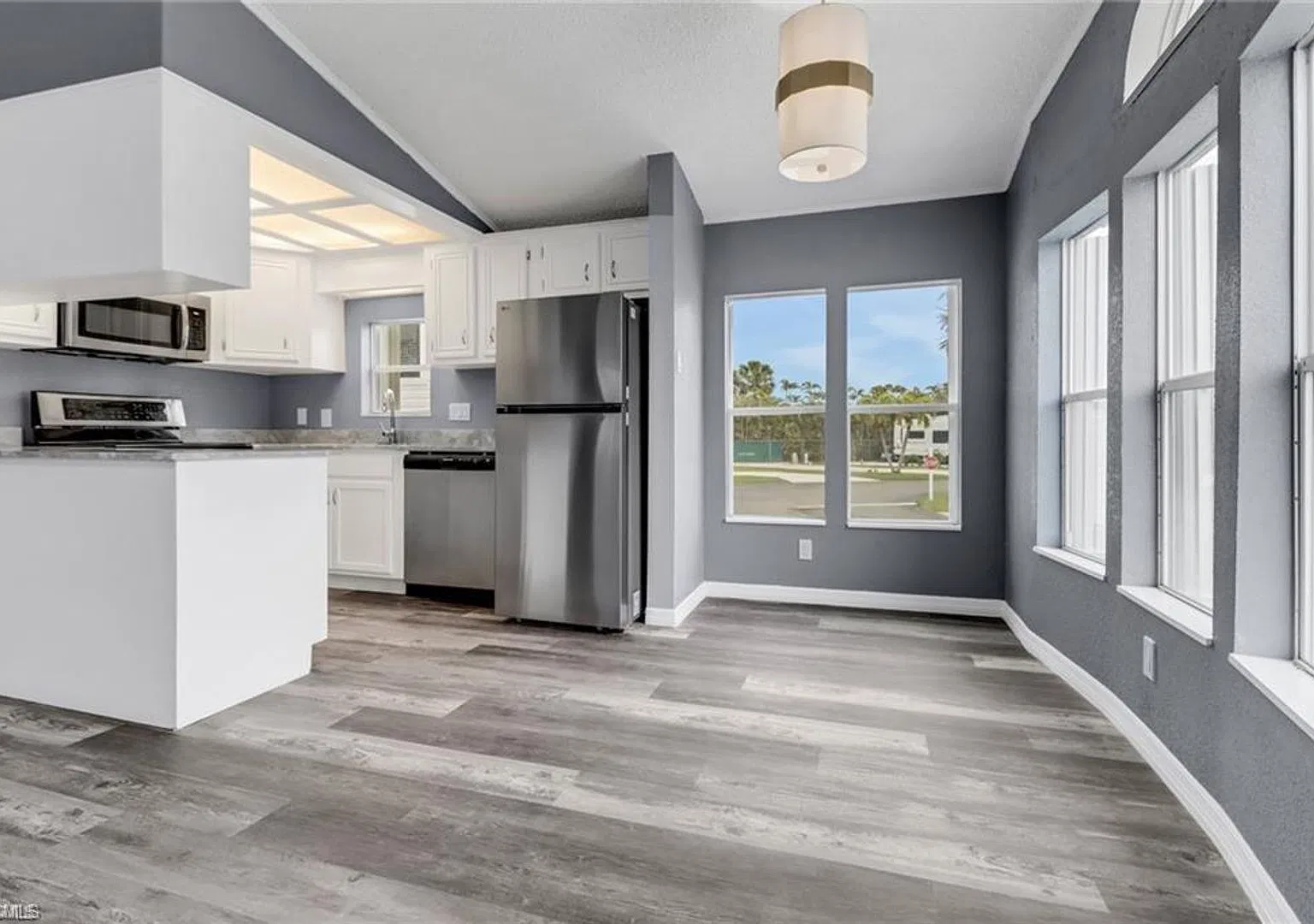 2/2 Seasonal Home in 55+ Community By Beach — Photo 4