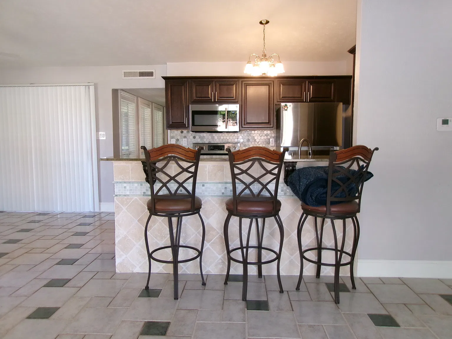 2 bed, 1032 sqft, $1,550 — Photo 2