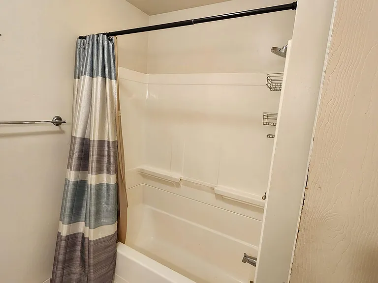 17 King Charles Ct — Photo 24