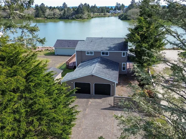 586 Mount Olympus Avenue SE, Ocean Shores, WA 98569