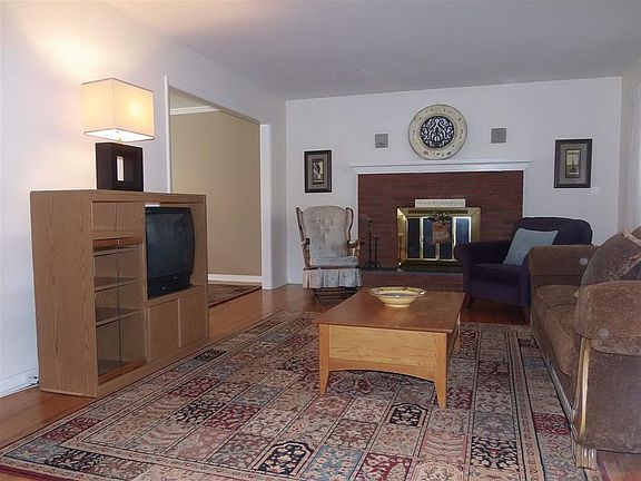 2nd image of 7 Grove St