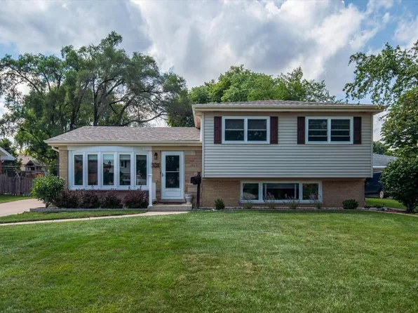 808 S Deborah Ln, Mount Prospect, IL 60056