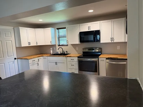 414 N Prairie St, Wapello, IA 52653
