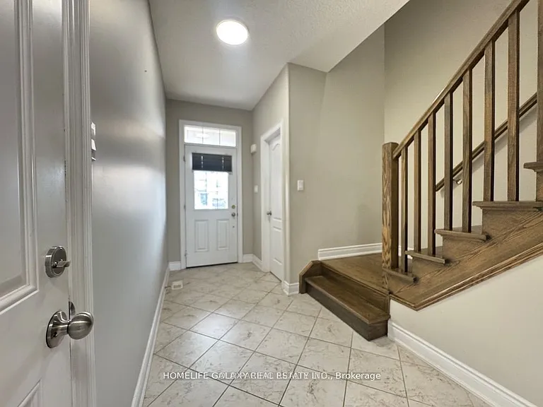 86 Nathan Cres — Photo 3