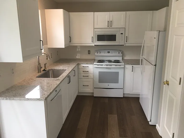 39 Ascot Ave — Photo 8