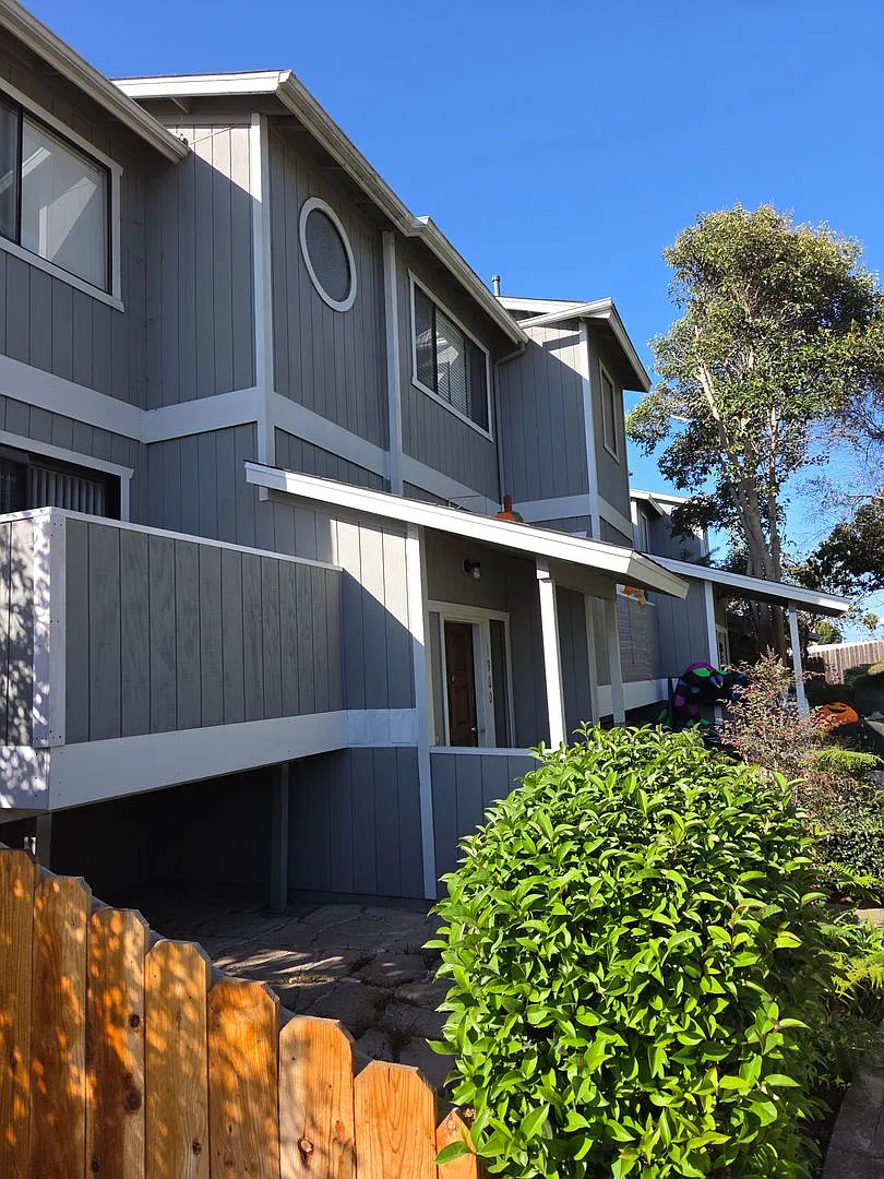 Oceano Condo-Tri level available NOW — Photo 2