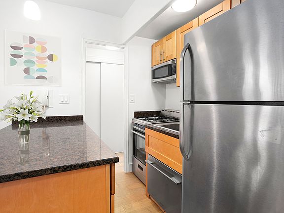 5th image of 620 Lenox Ave APT 2R