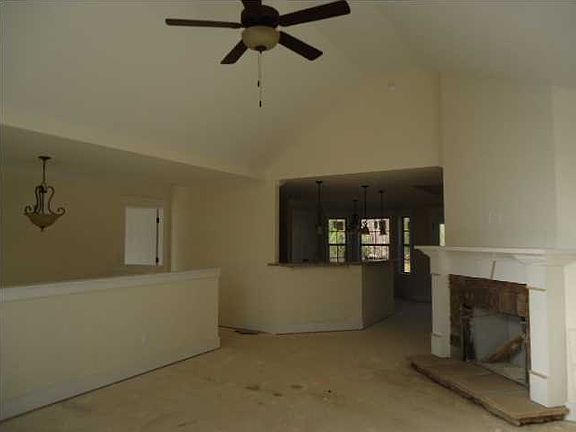4th image of 582 Sir Carlos Dr #106