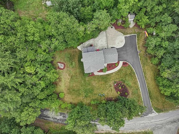 5th image of 82 Pine Meadows Circle