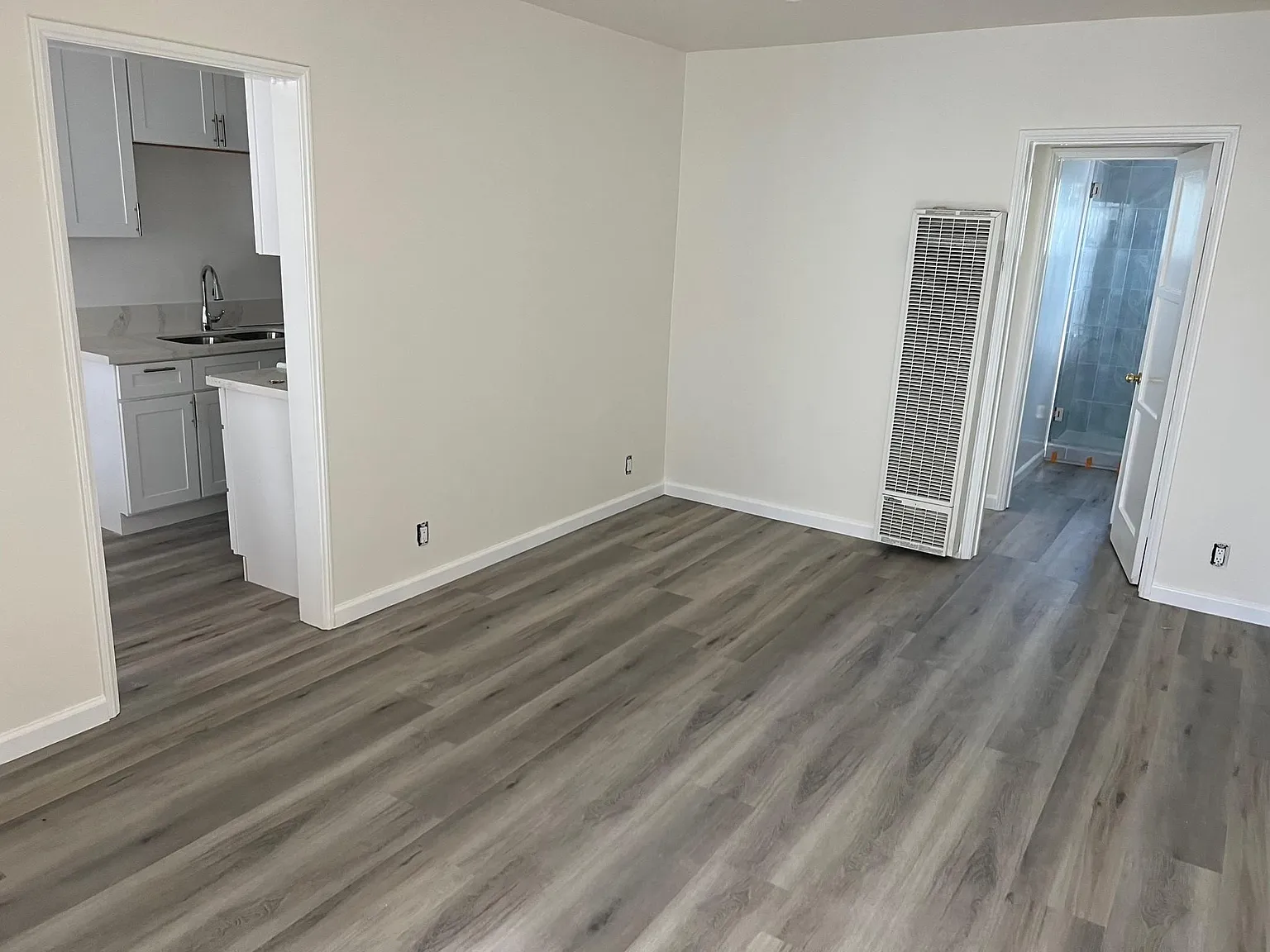 15155 Dickens St — Photo 2