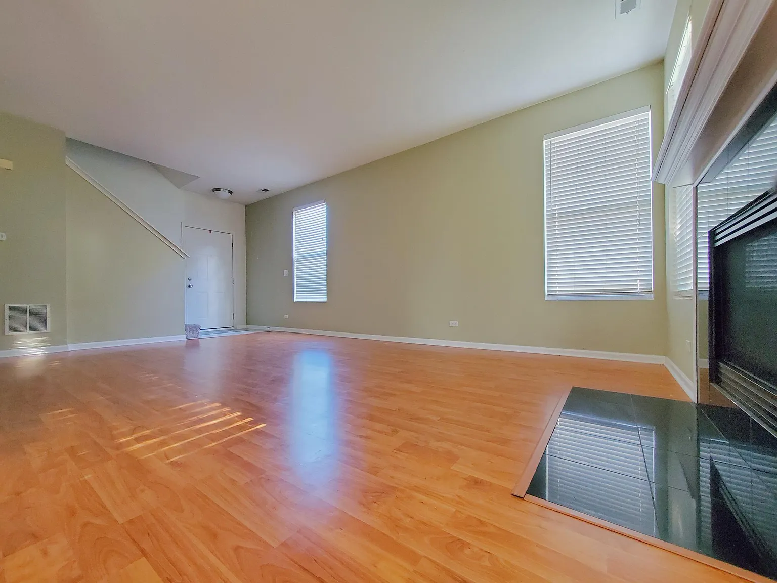 3 bed, 2.5 bath, 1600 sqft, $2,650 — Photo 4