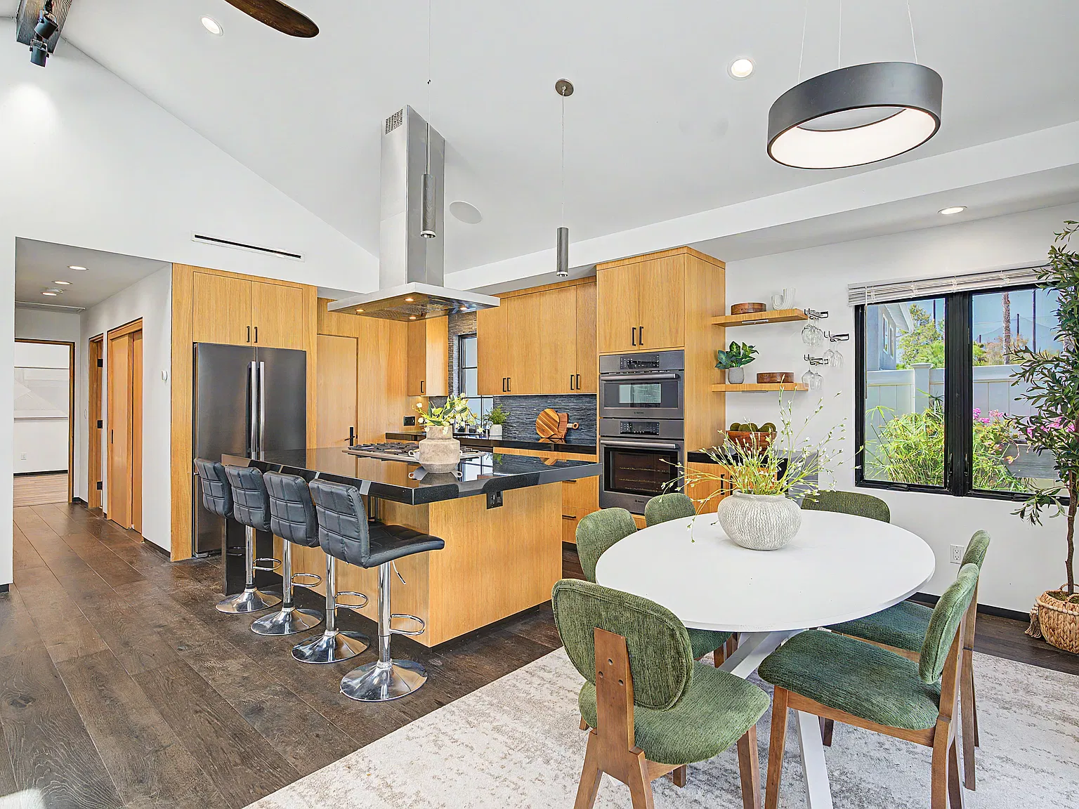 5877 Cape Horn Dr — Photo 2
