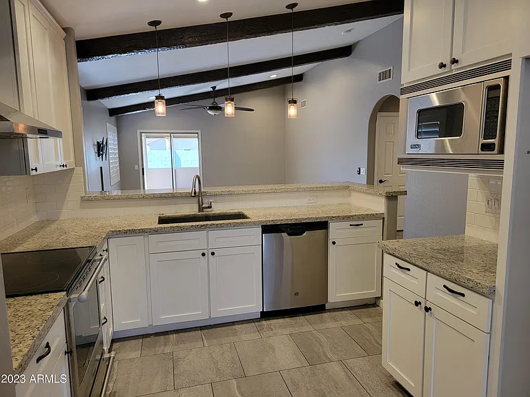 758 W Oxford Ln — Photo 6