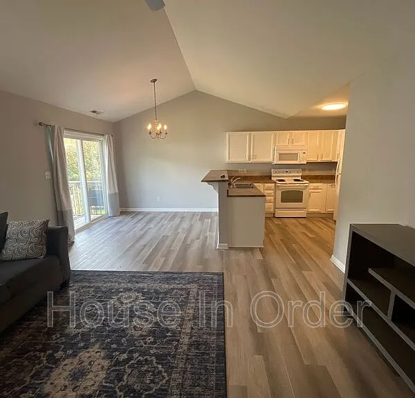 33 Woodcreek Cir — Photo 3