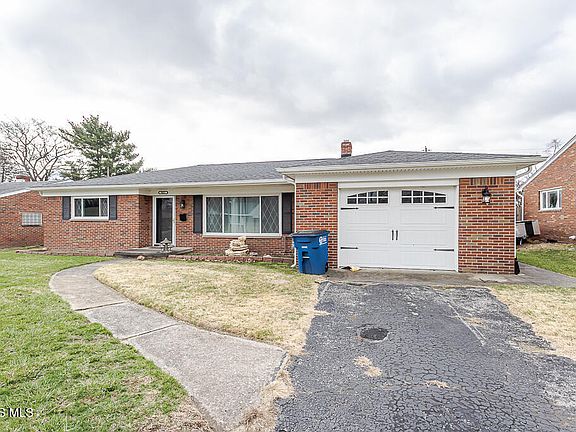 3rd image of 3021 Pinehurst Rd