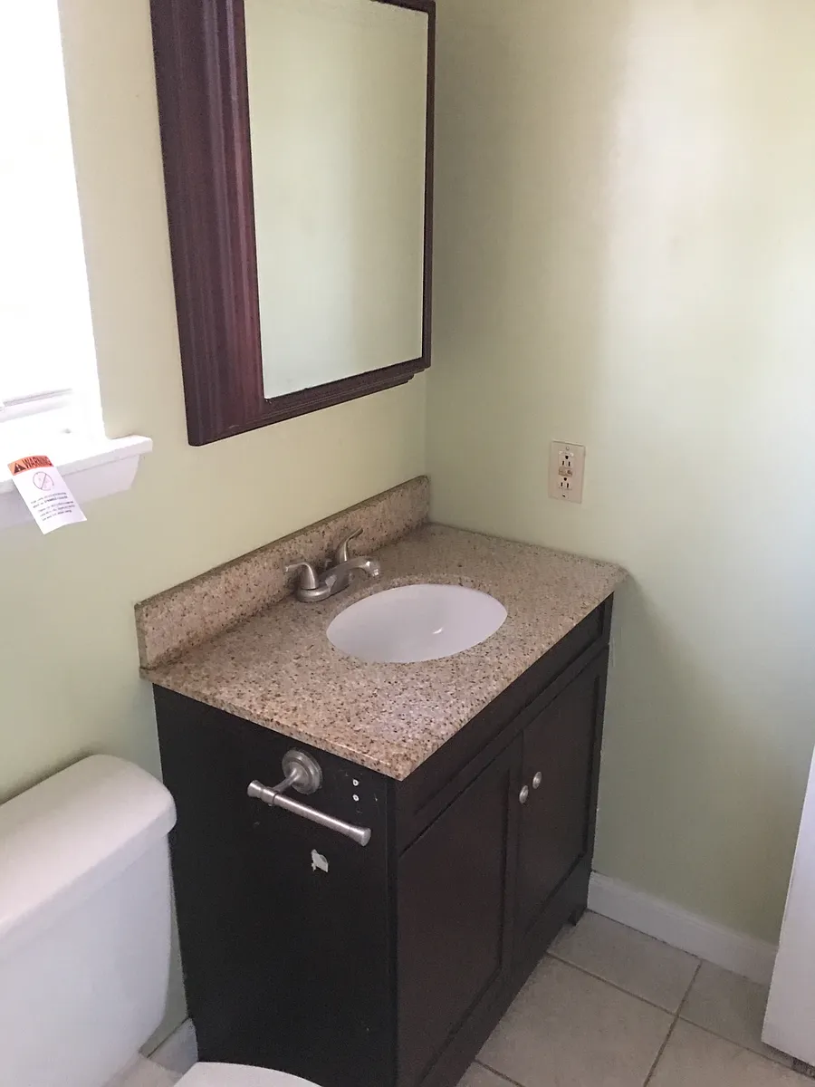 Building Photo - 474 Elm St #474