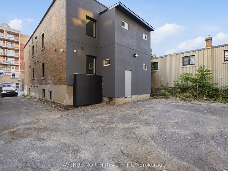 180 Clarence St #1 — Photo 17