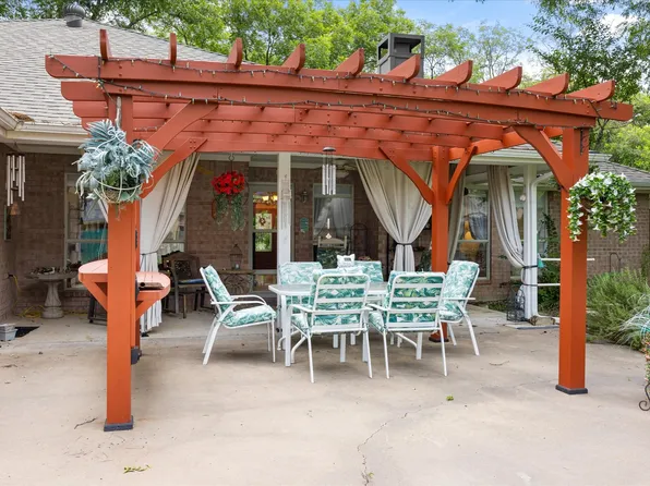 8912 Green Leaves Dr, Granbury, TX 76049