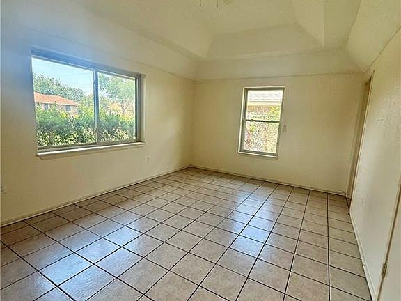 5th image of 1002 Burney St
