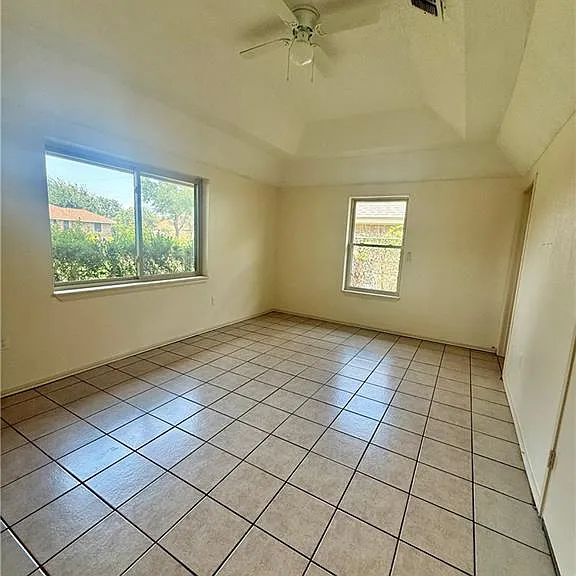 1002 Burney St — Photo 5