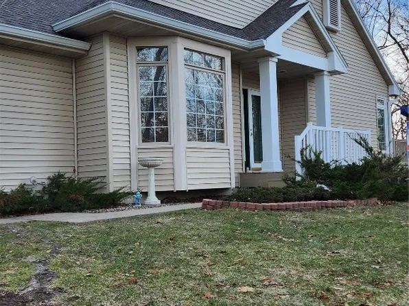 3441 Riverpointe Cir NE, Cedar Rapids, IA 52411