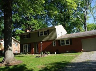 421 Hillcrest Dr, Lebanon, IL 62254