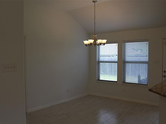 5th image of 5208 Beacon Ln