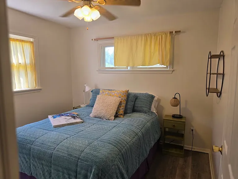 1019 S Gray St — Photo 9