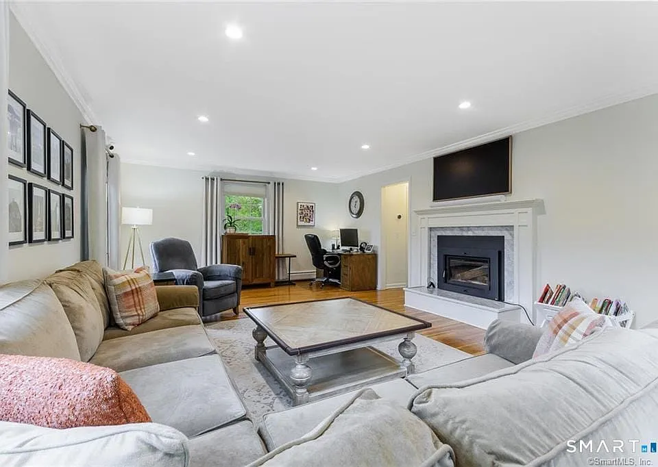 89 Noroton Ave
