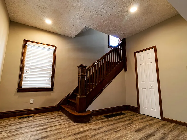 316 Ferguson Ct — Photo 9