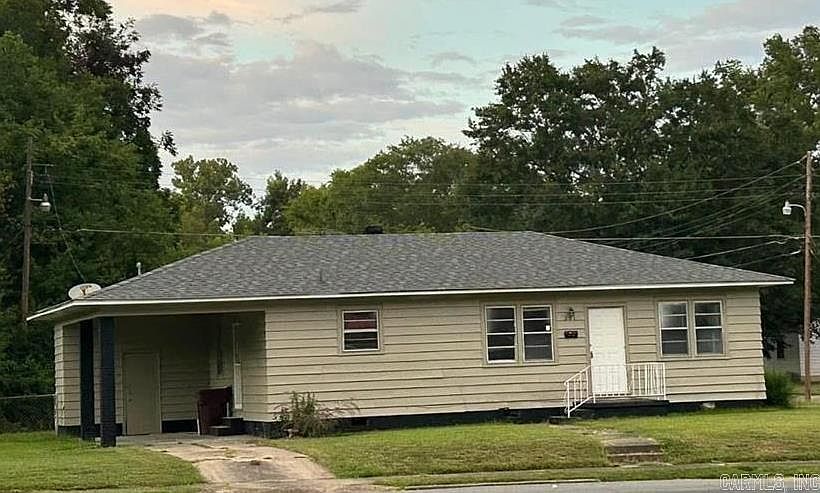 1st image of 301 Park Pl