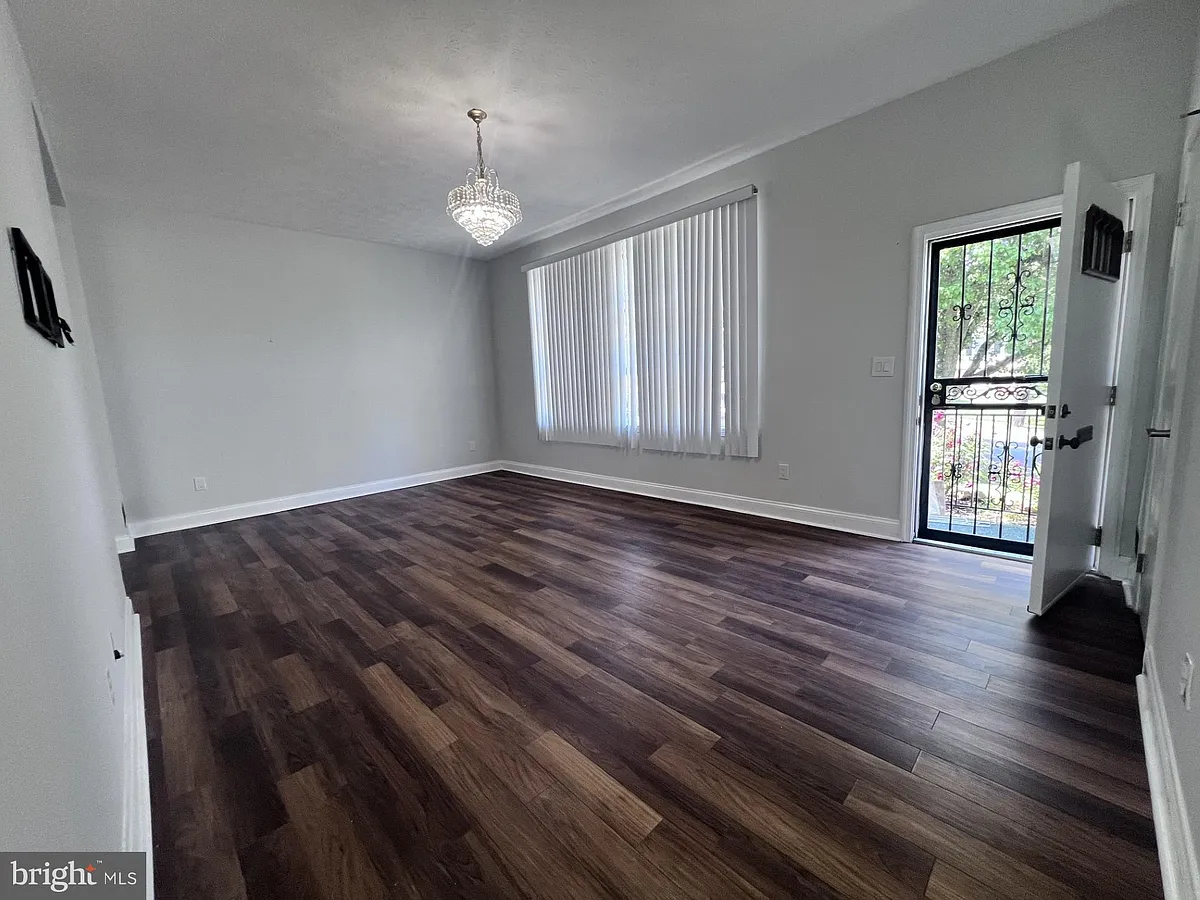 Building Photo - 5825 Lamont Dr