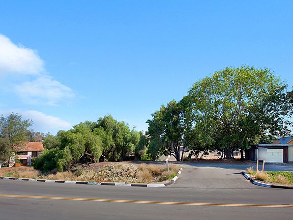 5th image of 1820 E Vista Way