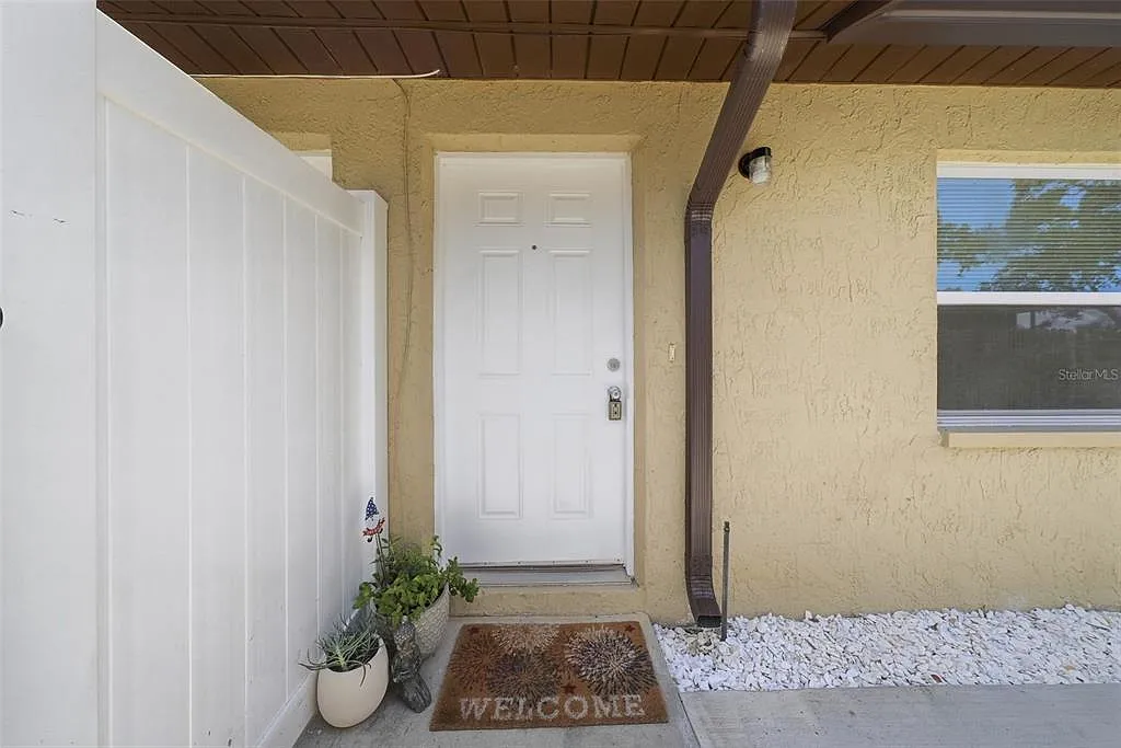 2 bed, 1.0 bath, 850 sqft, $1,700 — Photo 1