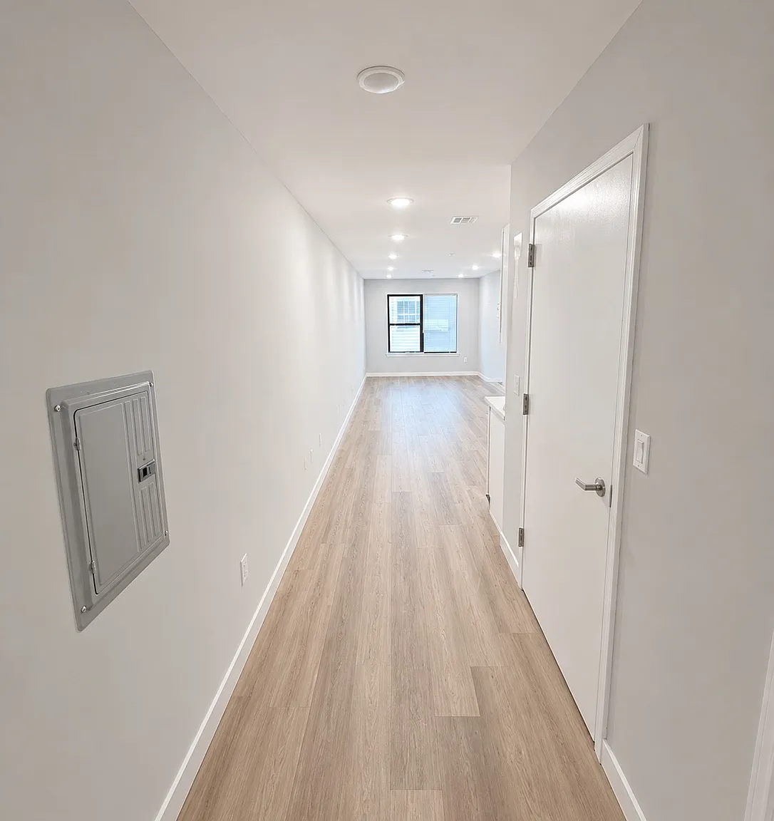 1 bed, $1,718 — Photo 3