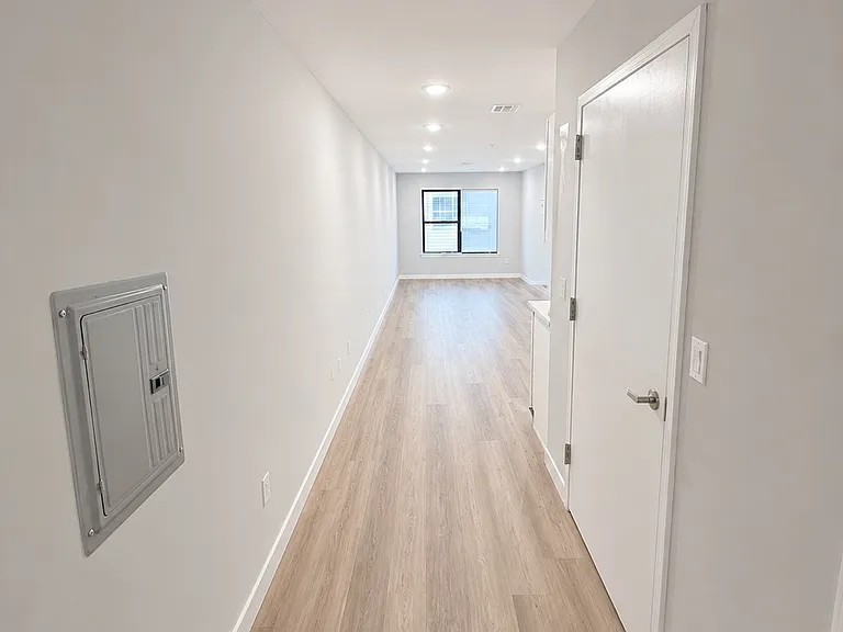 198 Harrison St — Photo 3
