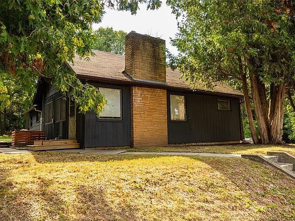 5th image of 415 E 6th street