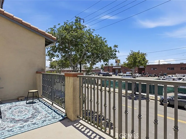 2560 Valentina Way — Photo 39