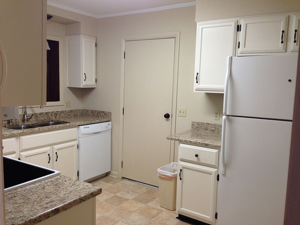 2nd image of 1090 Knollwood Cres