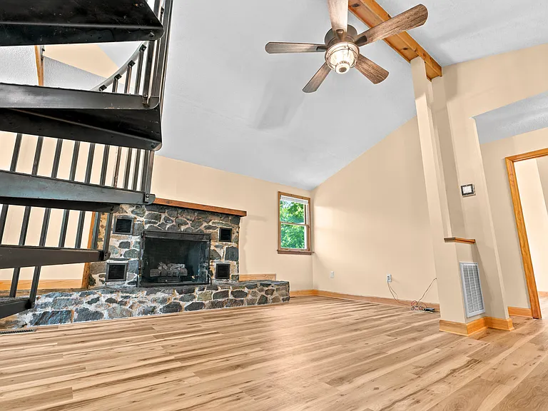 4967 Blue Mountain Rd — Photo 16
